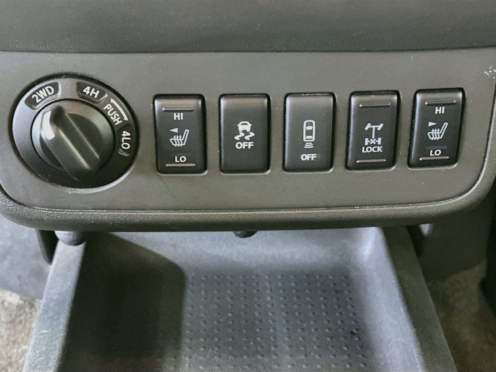 Used 2015 Nissan Frontier PRO-4X w/ Pro-4x Luxury Package AWD/4WD image 25