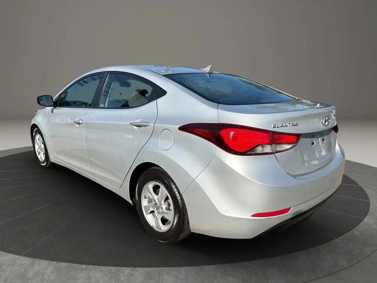 Used 2015 Hyundai Elantra SE FWD image 7