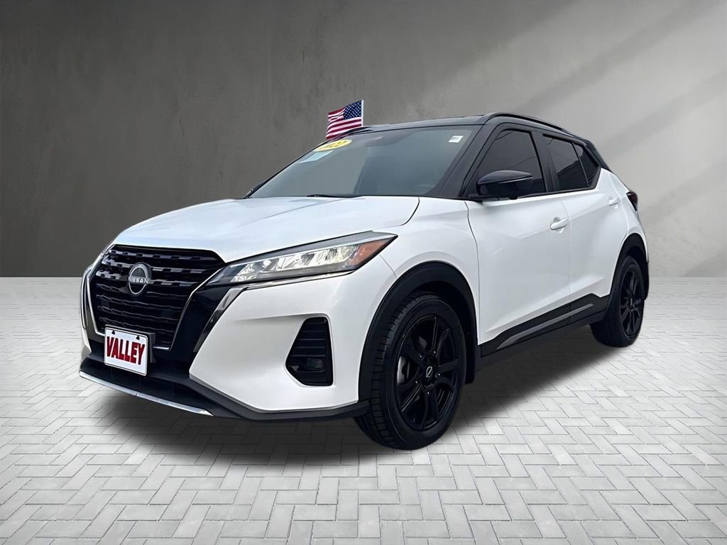 Used 2022 Nissan Kicks SR w/ Premium Package image 2