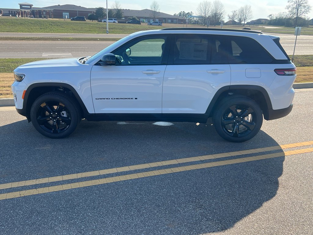 New 2025 Jeep Grand Cherokee Limited w/ Luxury Tech Group II AWD/4WD image 5