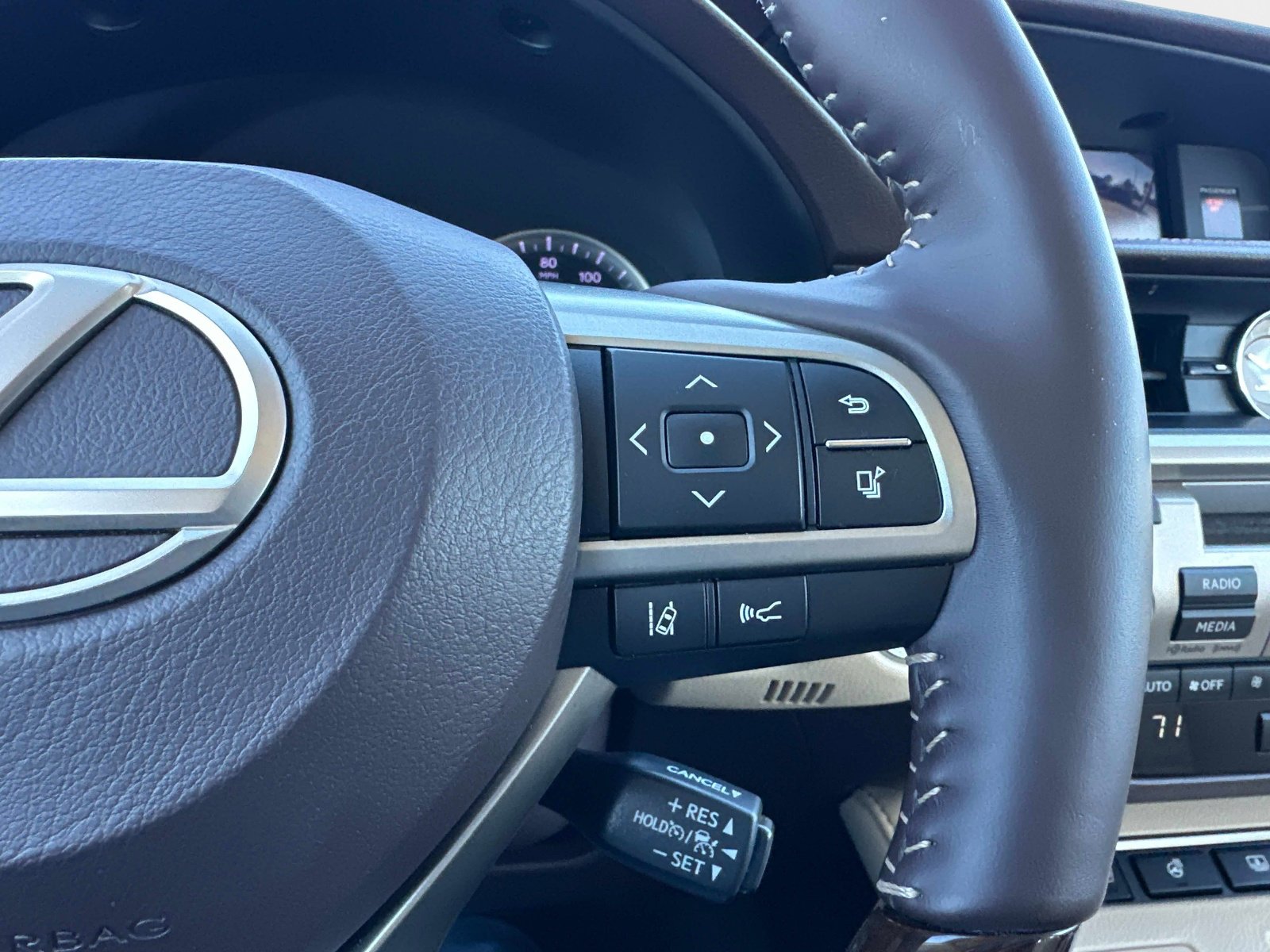Used 2018 Lexus ES 350 w/ Luxury Package w/Wood Trim image 27