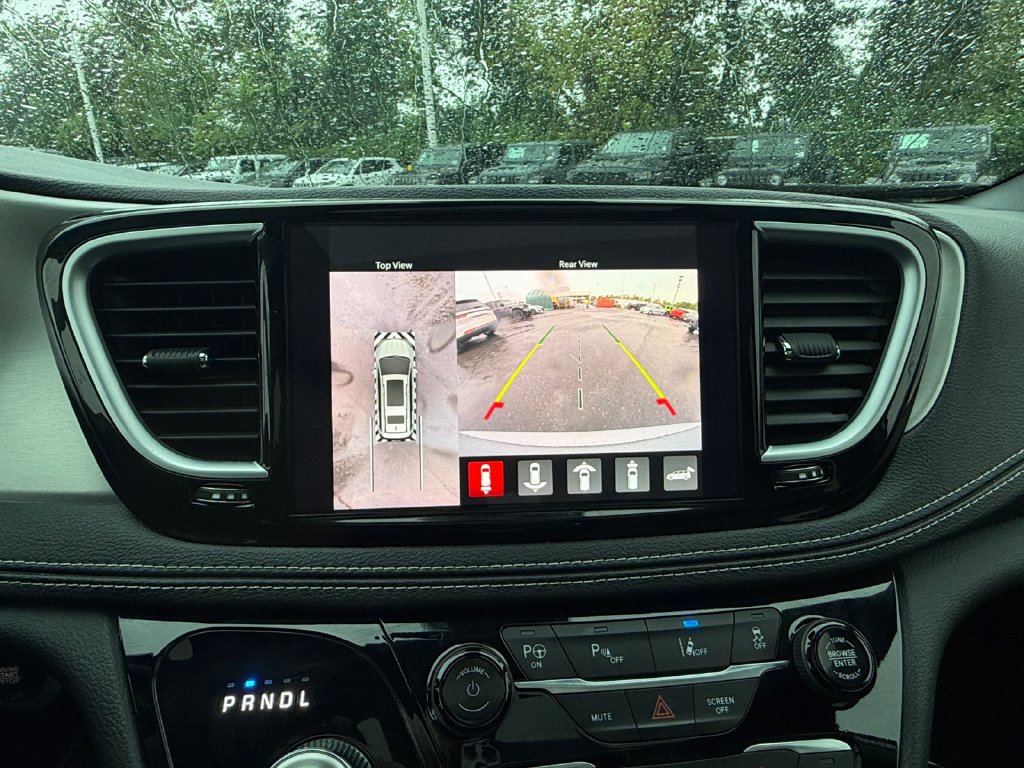 Used 2023 Chrysler Pacifica Limited w/ S Appearance Package FWD image 20