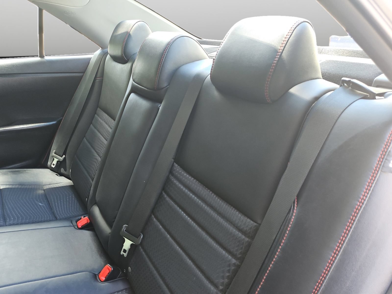 Used 2015 Toyota Camry SE FWD image 39