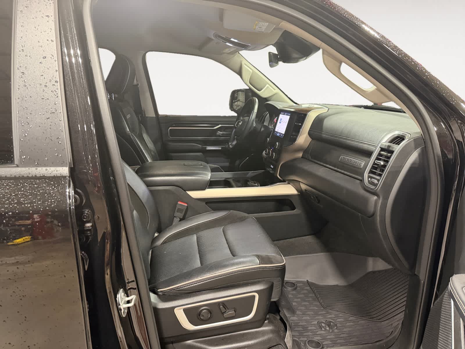 Used 2022 RAM 1500 Laramie AWD/4WD image 16