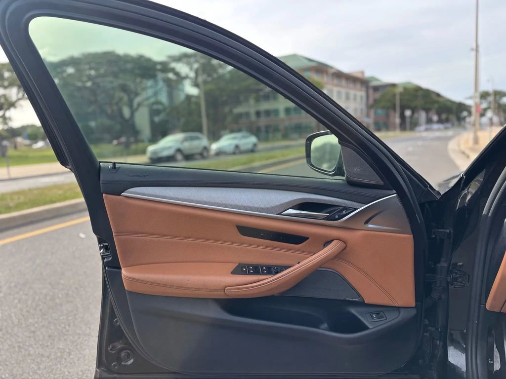 Used 2018 BMW M550i xDrive image 14