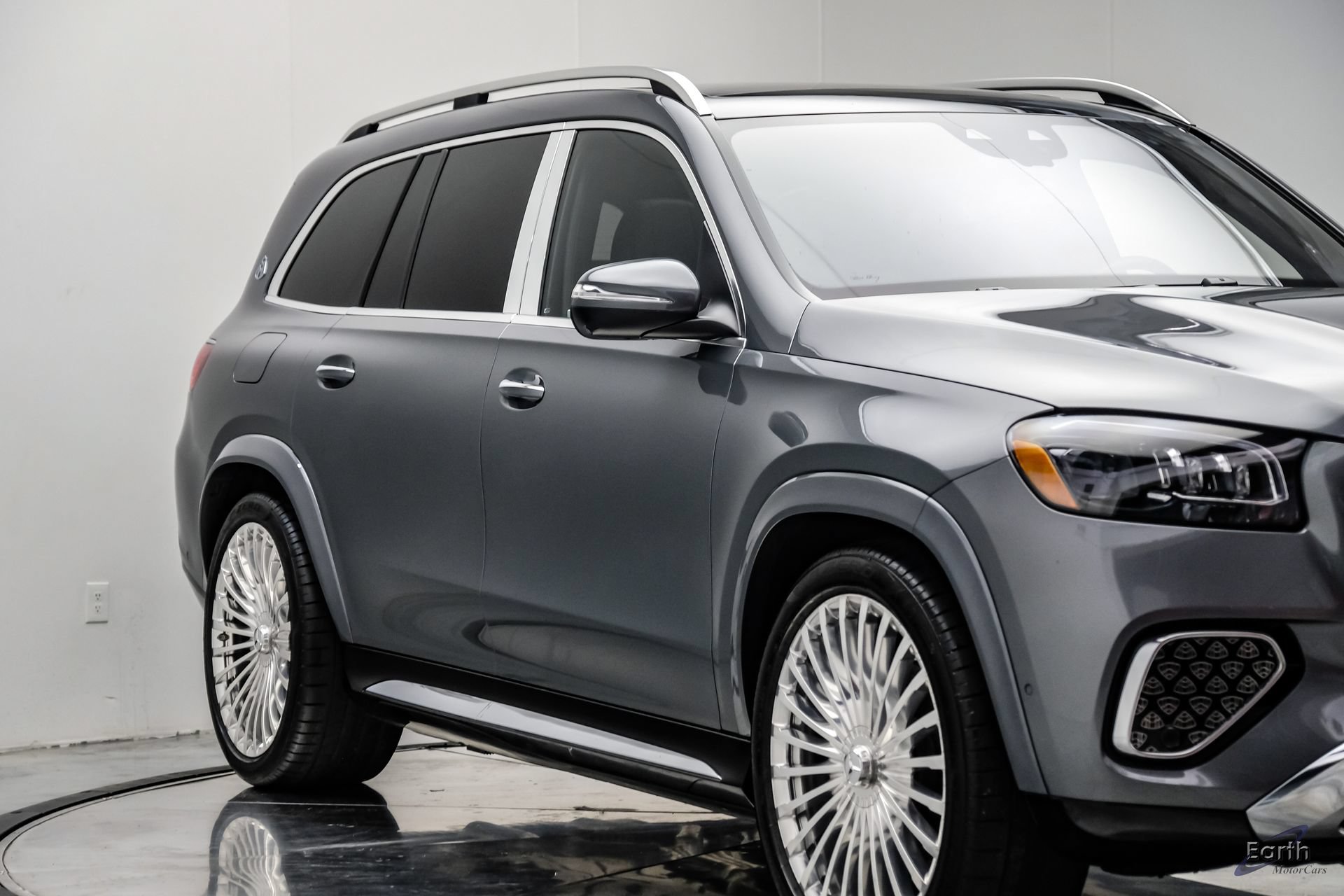 Used 2024 Mercedes-Benz Maybach GLS 600 4MATIC image 32