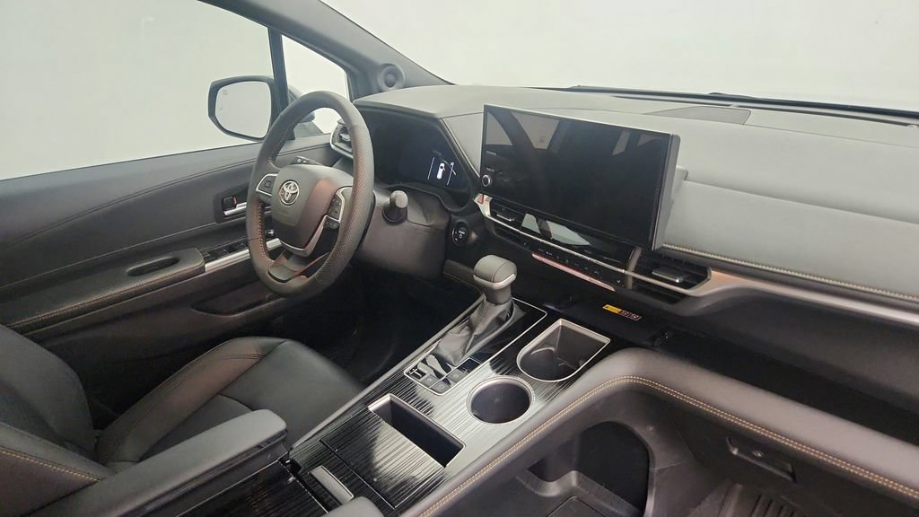 Used 2026 Toyota Sienna XLE Woodland Edition AWD/4WD image 25