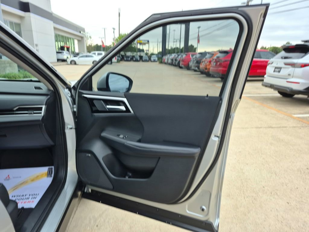 New 2026 Mitsubishi Outlander ES FWD image 24