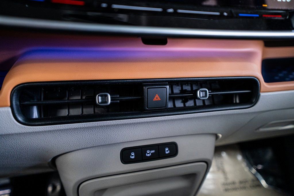 Used 2025 Volkswagen ID. Buzz 1st Edition image 44