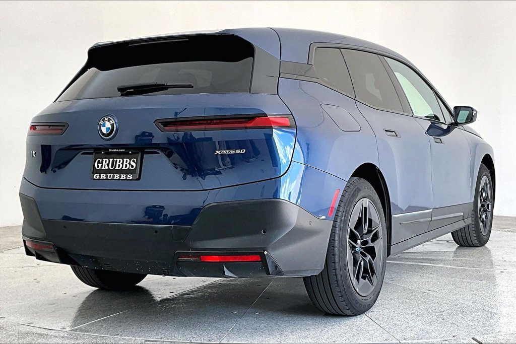 Used 2023 BMW iX xDrive50 AWD/4WD image 14