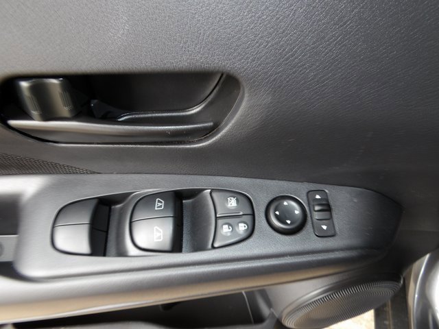 Used 2025 Nissan Kicks Play S image 17