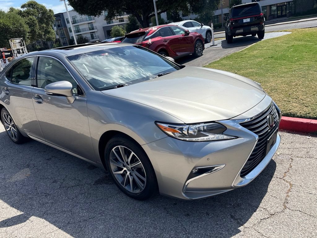Used 2018 Lexus ES 300h w/ Luxury Package FWD image 7