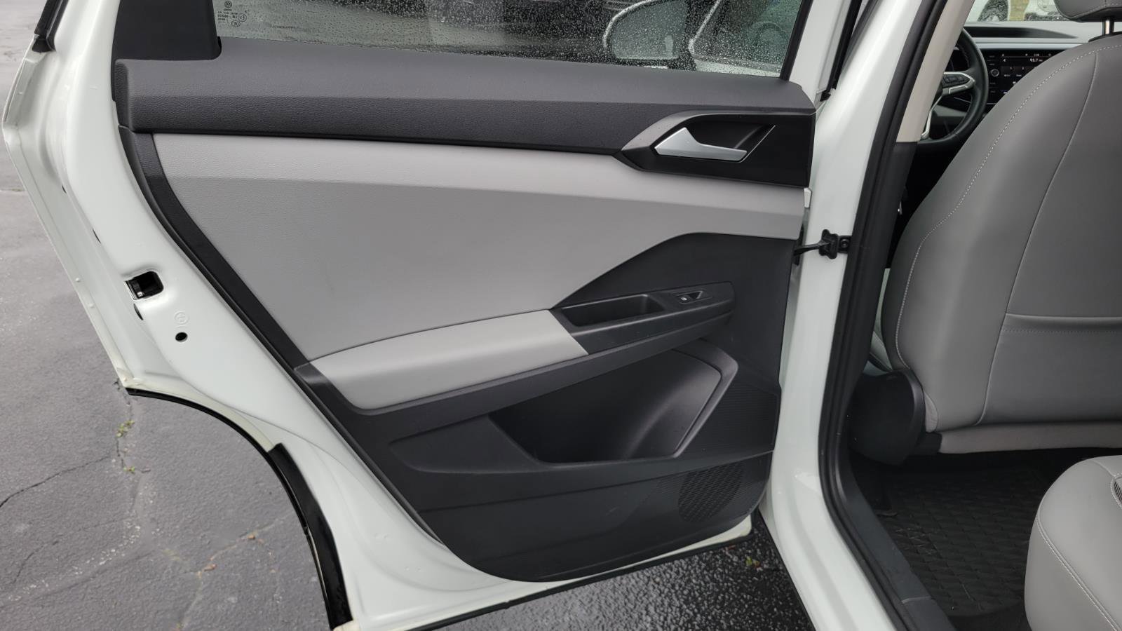 Used 2022 Volkswagen Taos SE w/ Panoramic Sunroof Package image 32