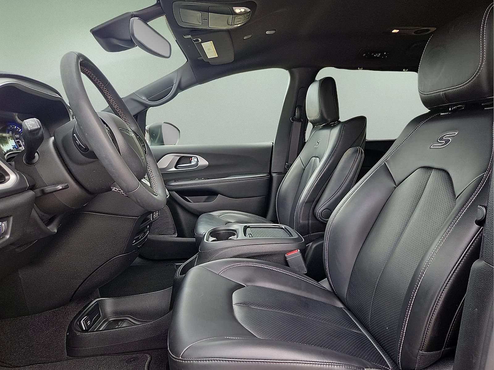 Used 2023 Chrysler Pacifica Touring-L w/ Uconnect Theater Family Group AWD/4WD image 15