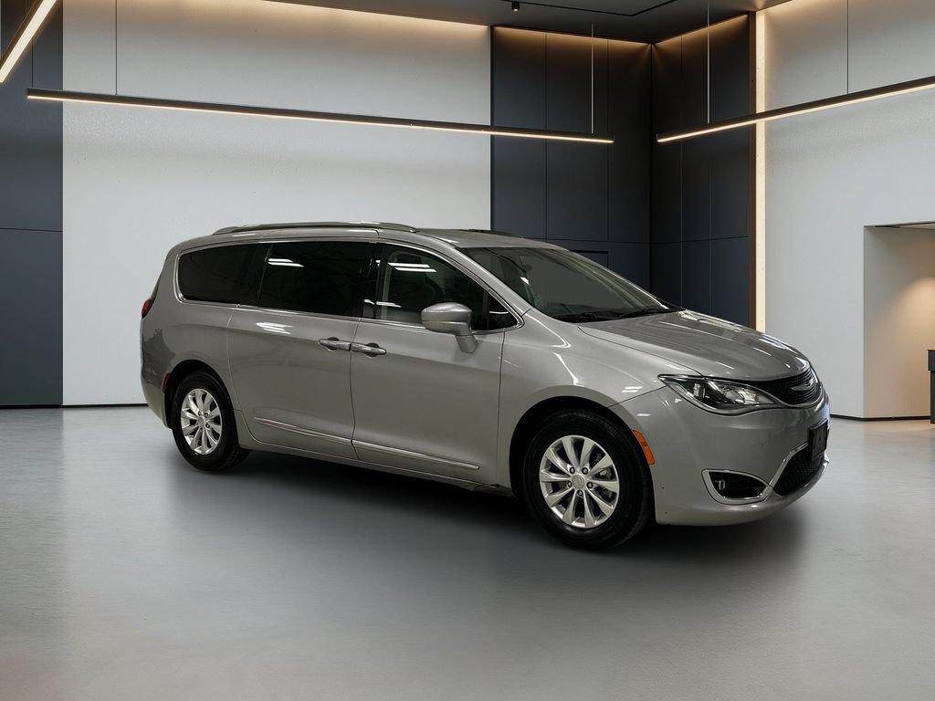 Used 2018 Chrysler Pacifica Touring-L FWD image 8