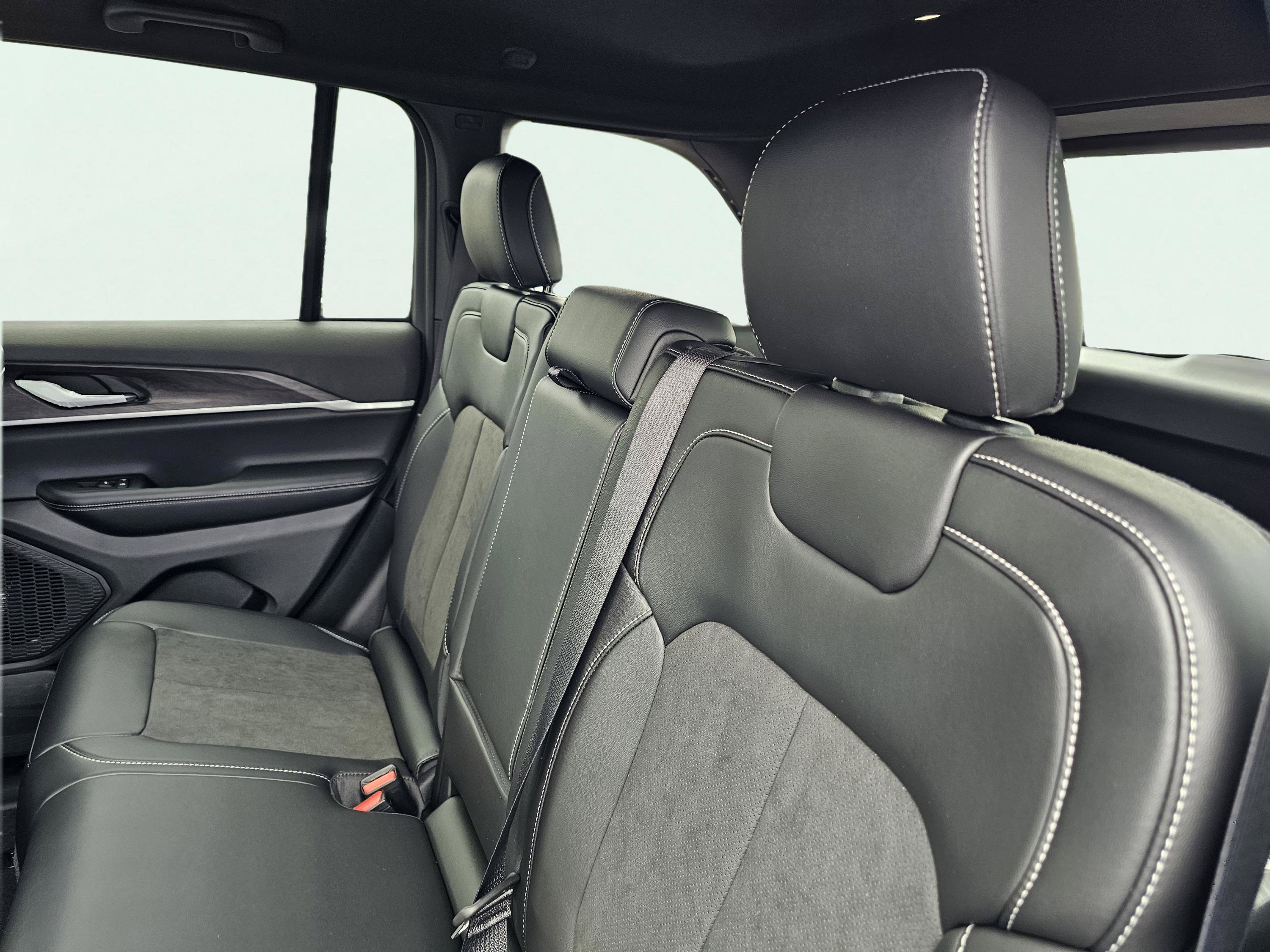 New 2026 Jeep Grand Cherokee Altitude RWD image 31