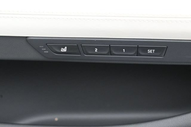 Used 2022 BMW 750i xDrive w/ Luxury Rear Seating Package AWD/4WD image 44