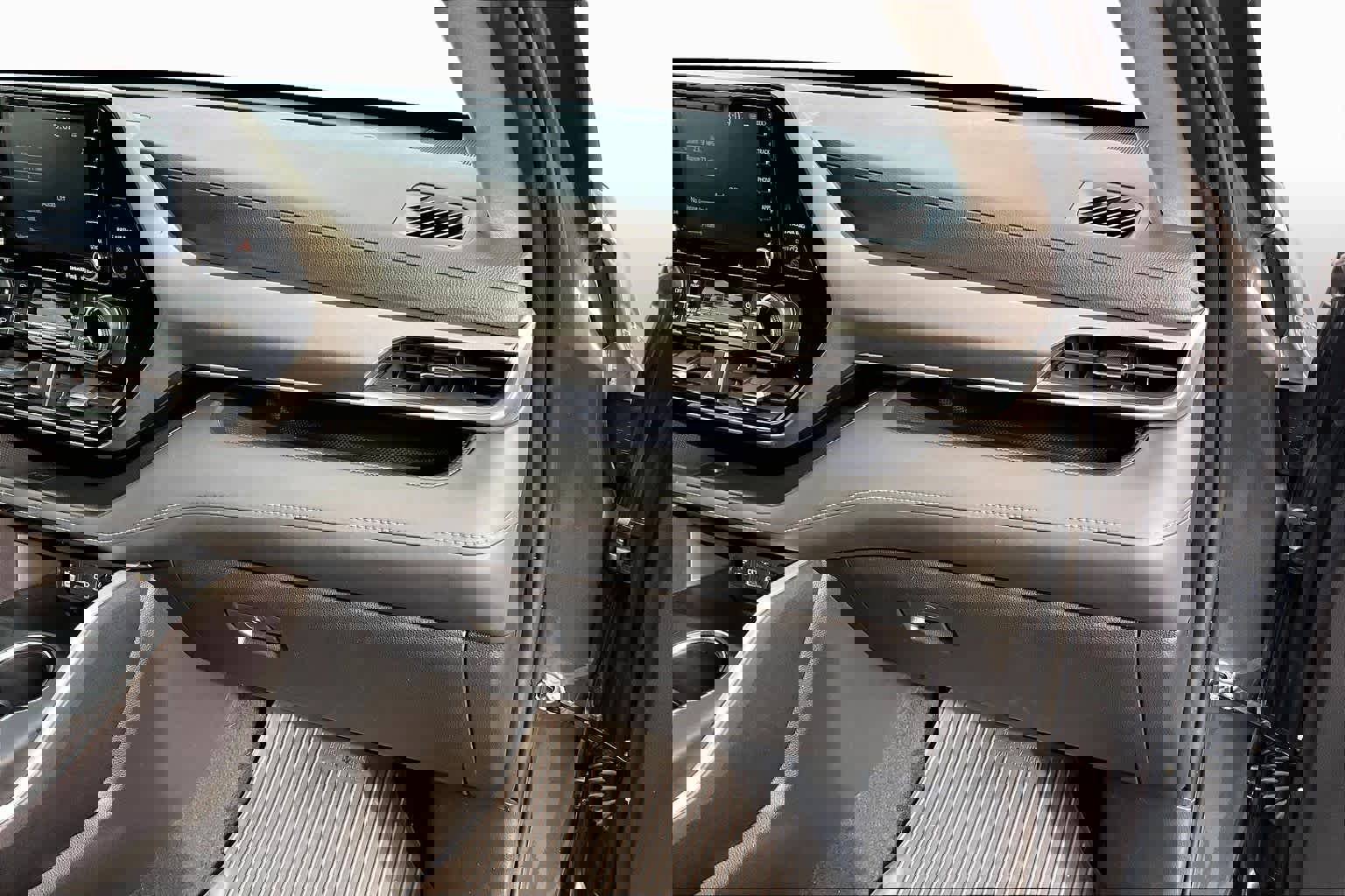 Used 2022 Toyota Highlander LE image 18