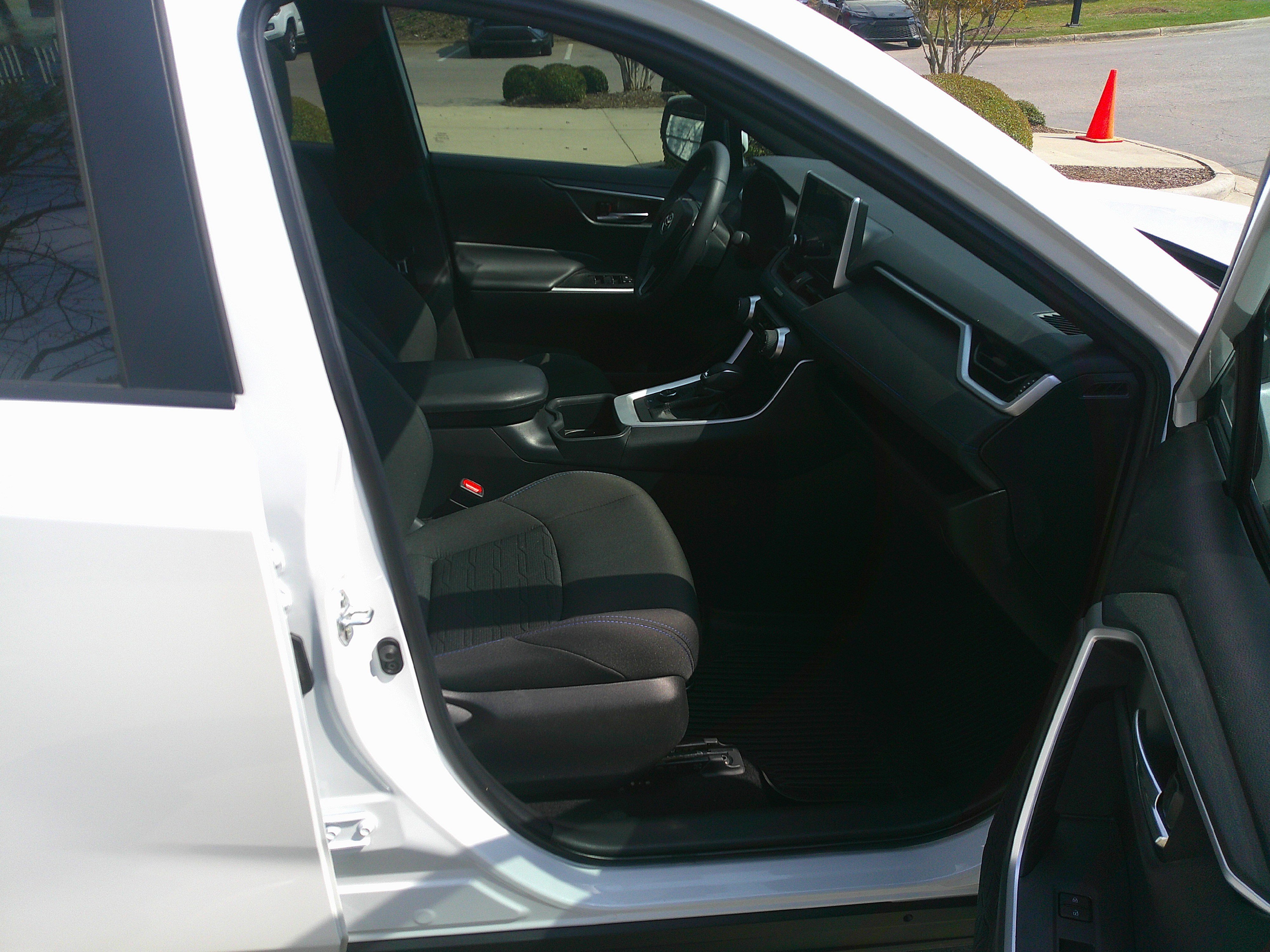 Used 2023 Toyota RAV4 SE w/ Convenience Package image 34