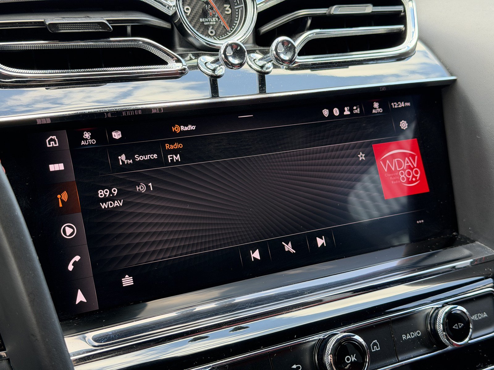 Certified 2023 Bentley Bentayga AWD/4WD image 21
