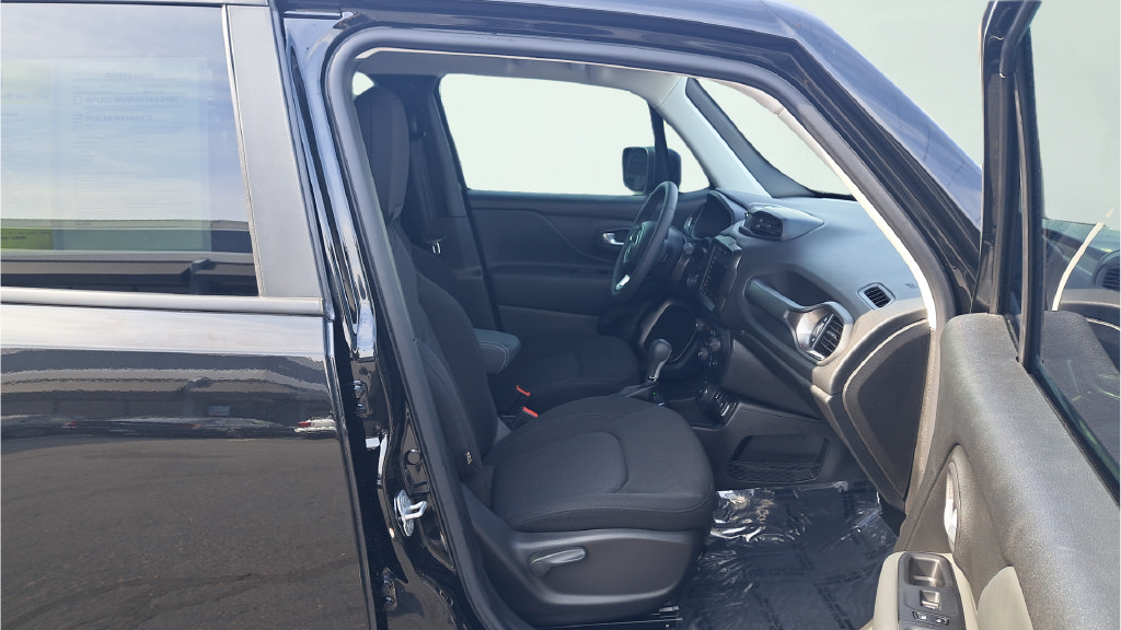 Used 2023 Jeep Renegade Latitude AWD/4WD image 16