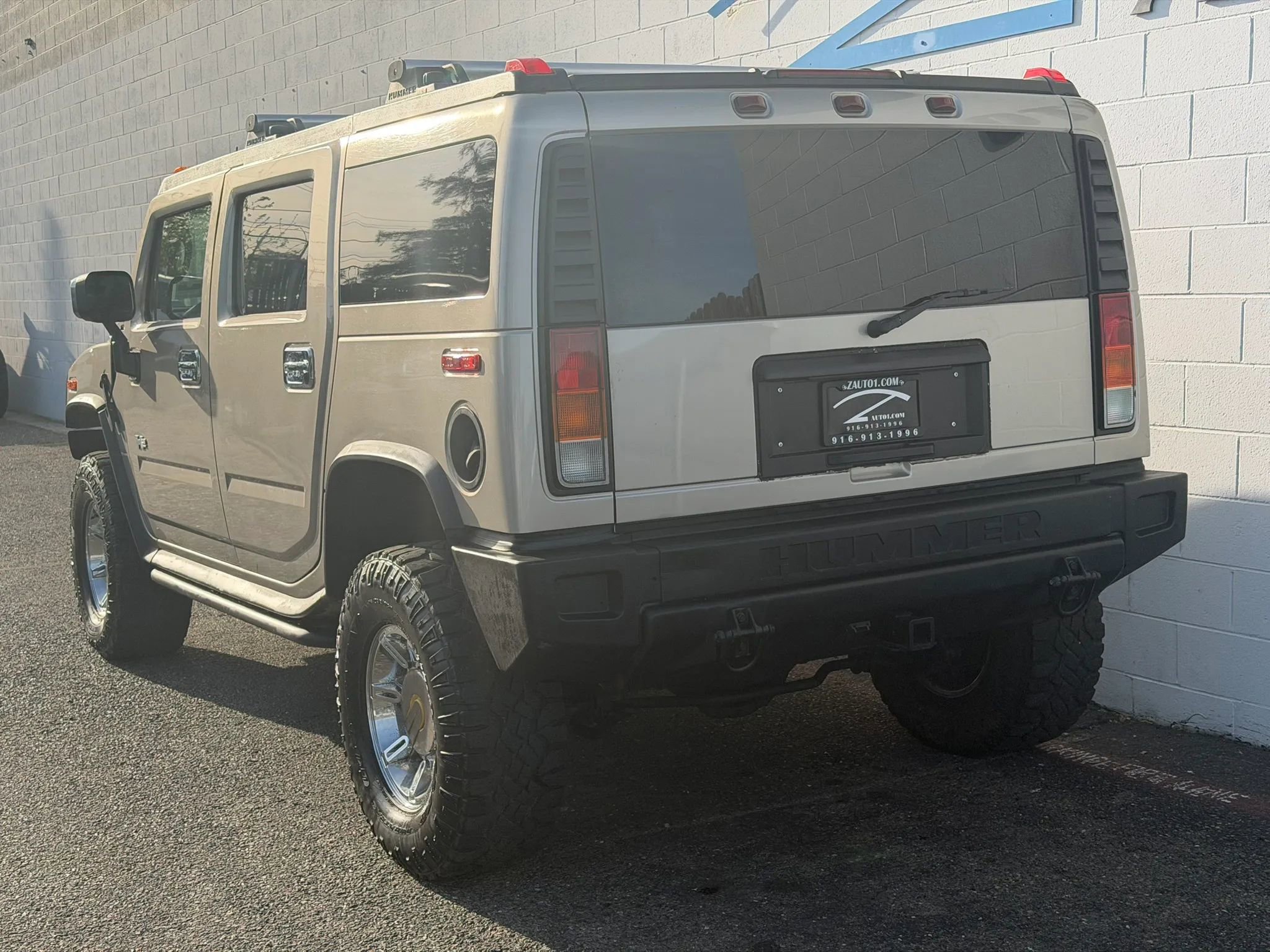 Used 2004 HUMMER H2 w/ Preferred Equipment Group image 4