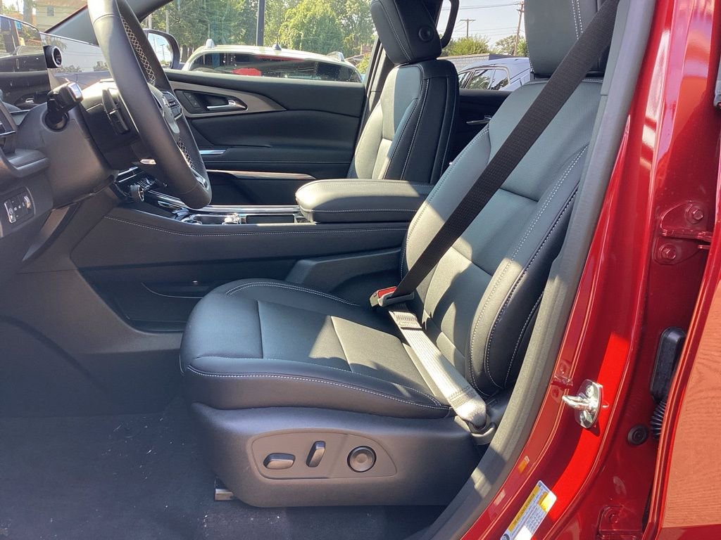 New 2026 Chevrolet Traverse LT w/ LPO, Floor Liner Package image 5