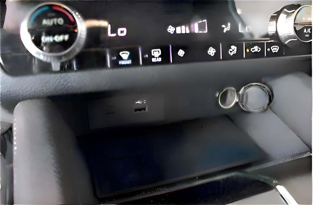 Used 2024 Mitsubishi Outlander ES image 12