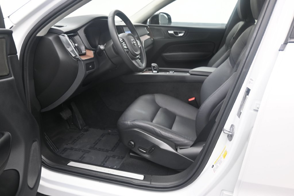 Certified 2024 Volvo XC60 B5 Plus AWD/4WD image 12