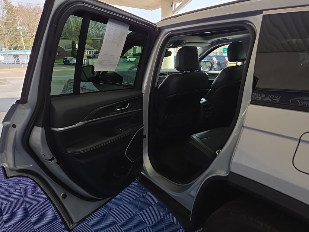 Used 2022 Jeep Grand Cherokee Limited 4xe AWD/4WD image 30