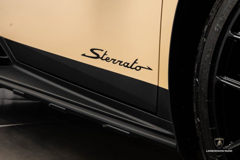 Used 2024 Lamborghini Huracan Sterrato image 7