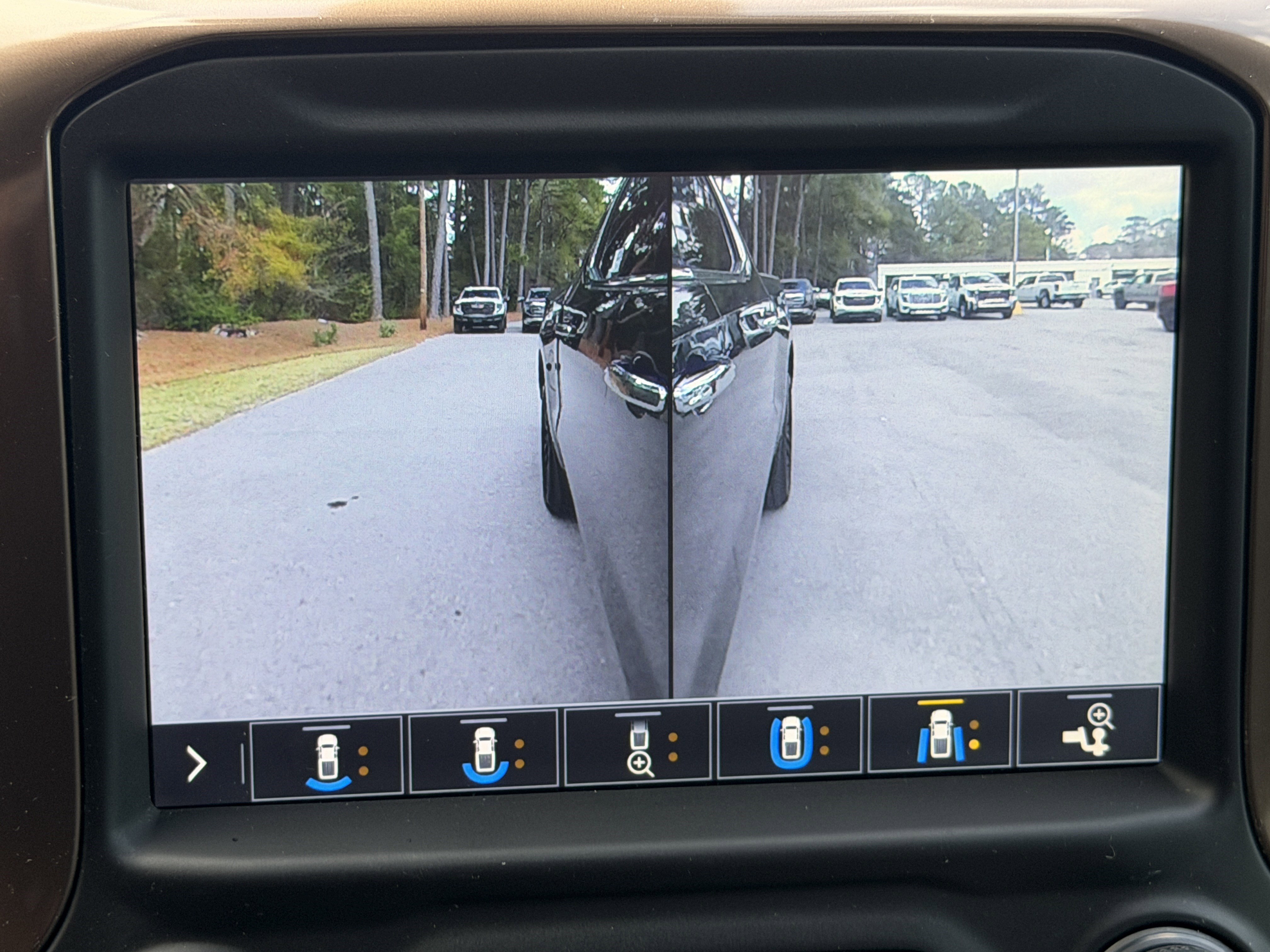 Used 2019 Chevrolet Silverado 1500 High Country w/ Technology Package image 16