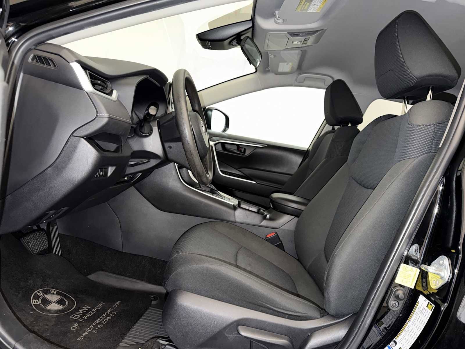 Used 2022 Toyota RAV4 LE AWD/4WD image 9