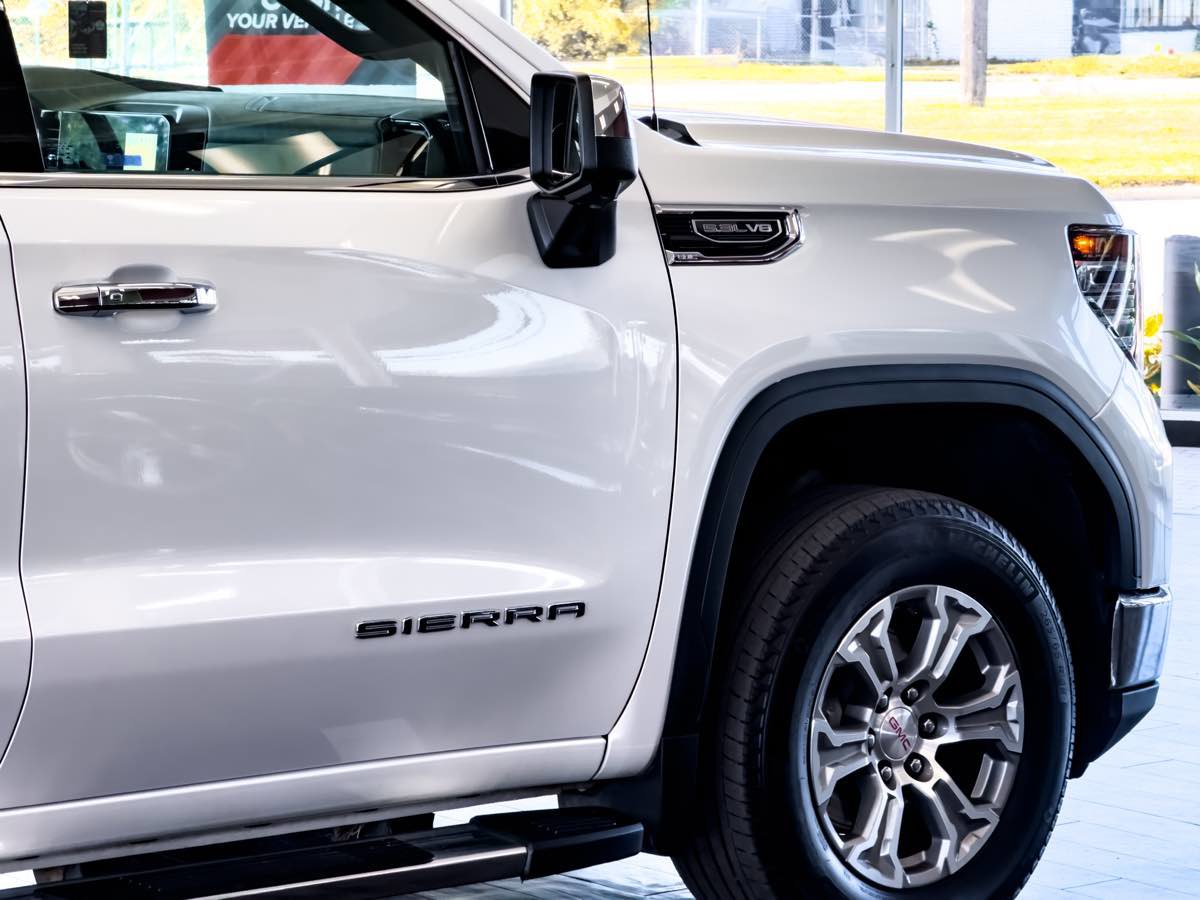 Used 2024 GMC Sierra 1500 SLT w/ SLT Convenience Package image 22