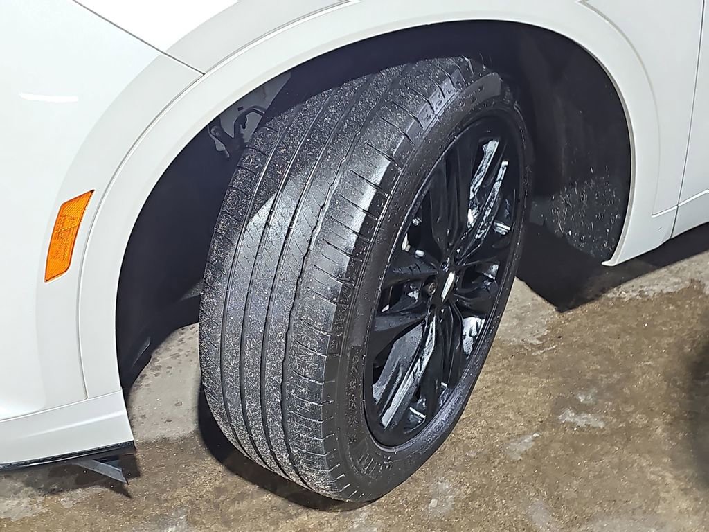 Certified 2021 Cadillac XT6 Premium Luxury w/ LPO, ONYX Package image 38