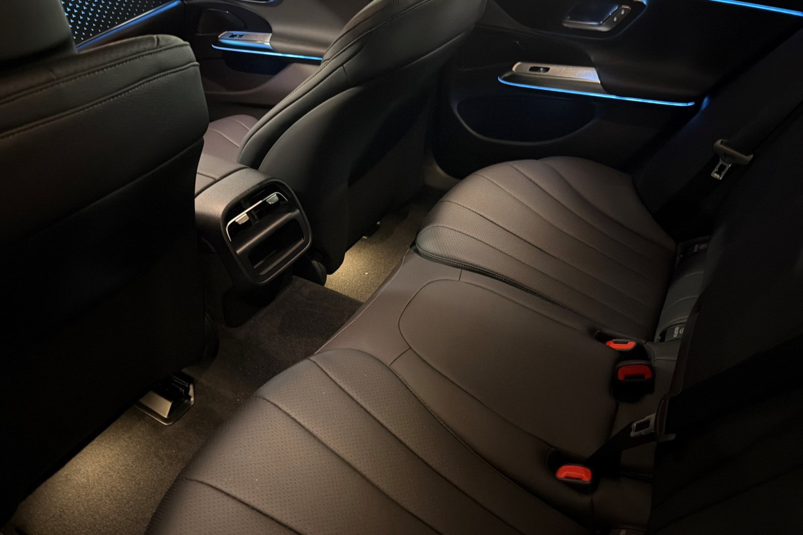New 2027 Mercedes-Benz E 450 4MATIC Sedan image 11
