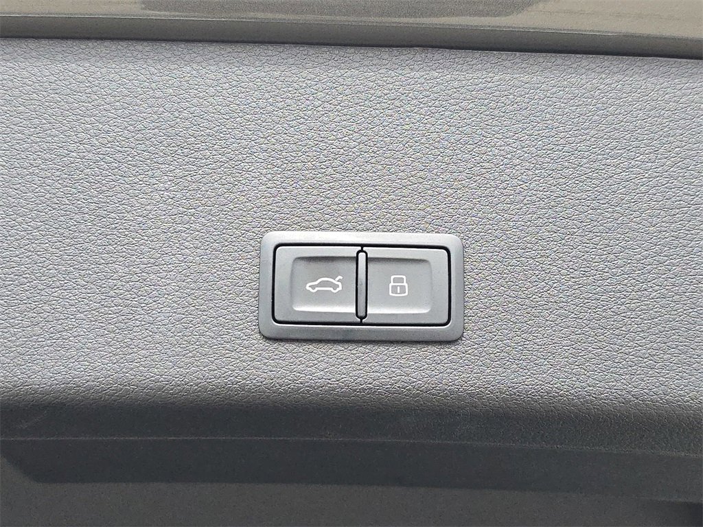 Certified 2024 Audi Q8 e-tron Premium image 17