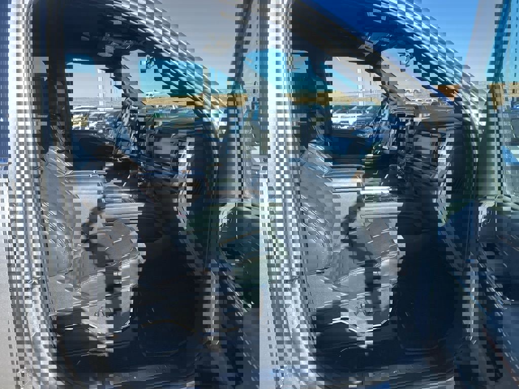 Used 2024 Ford F450 Platinum w/ FX4 Off-Road Package image 20