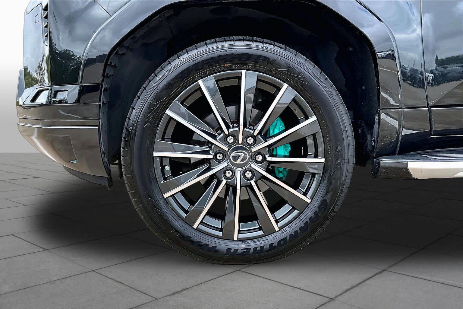 Certified 2025 Lexus GX 550 w/ Accessory Package (2T) AWD/4WD image 11
