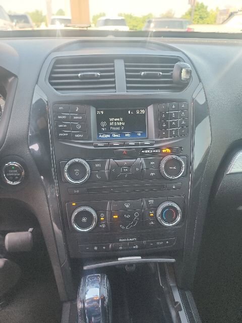 Used 2017 Ford Explorer XLT FWD image 9