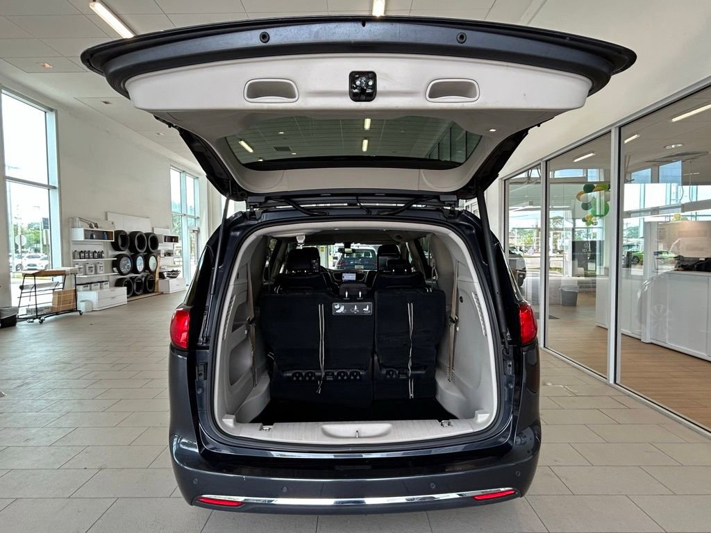 Used 2020 Chrysler Pacifica Touring-L Plus FWD image 44