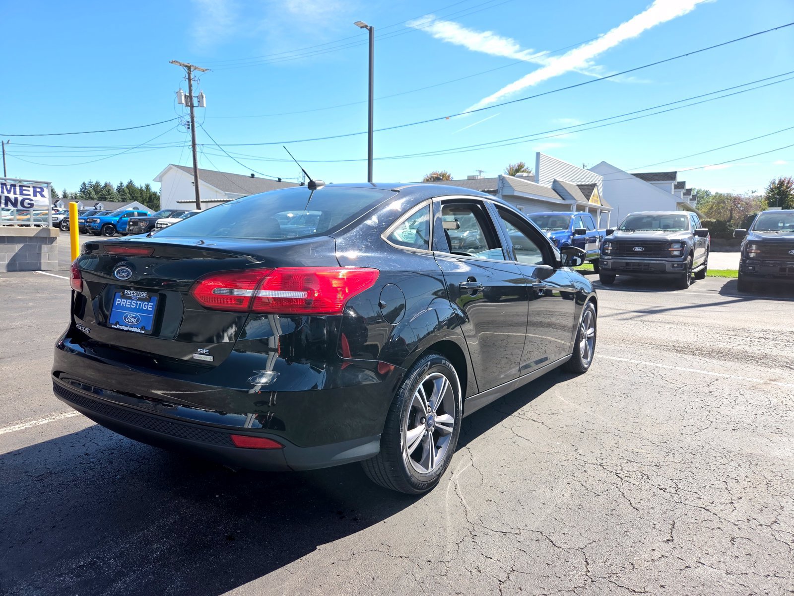 Used 2018 Ford Focus SE w/ SE Appearance Package FWD image 3