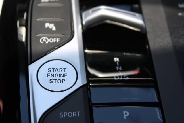 Used 2023 BMW 330i Sedan w/ Convenience Package RWD image 23