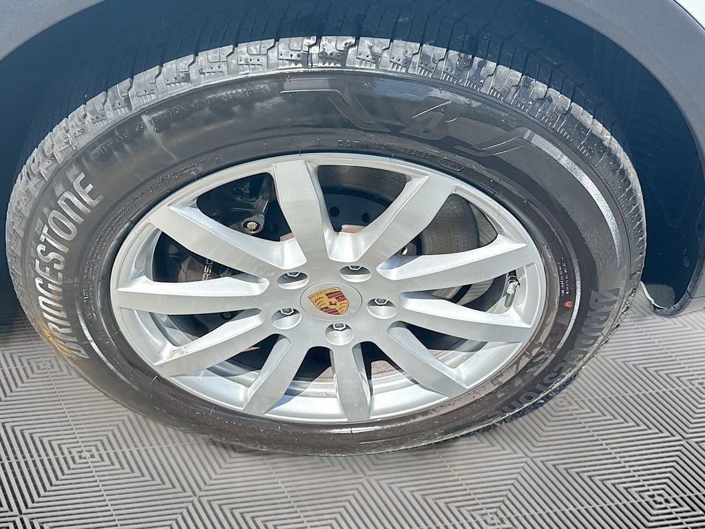 Used 2023 Porsche Cayenne AWD/4WD image 32