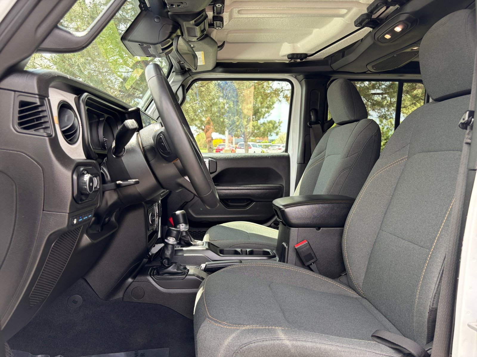 Used 2024 Jeep Wrangler Unlimited AWD/4WD image 12