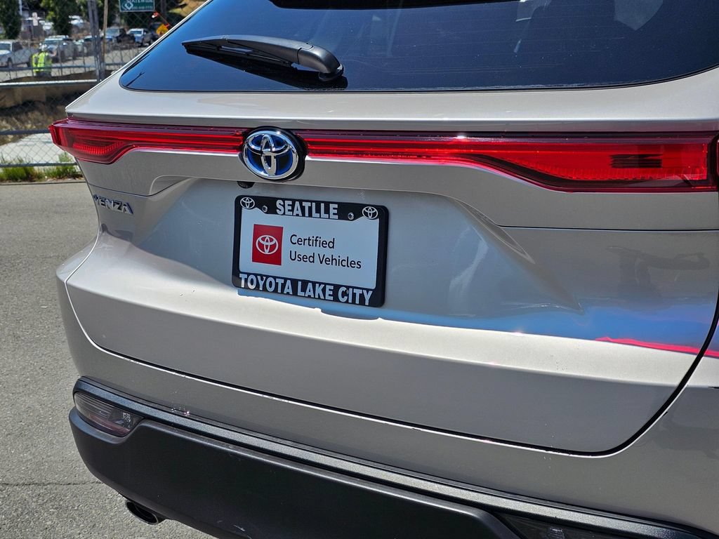 Certified 2023 Toyota Venza LE AWD/4WD image 13