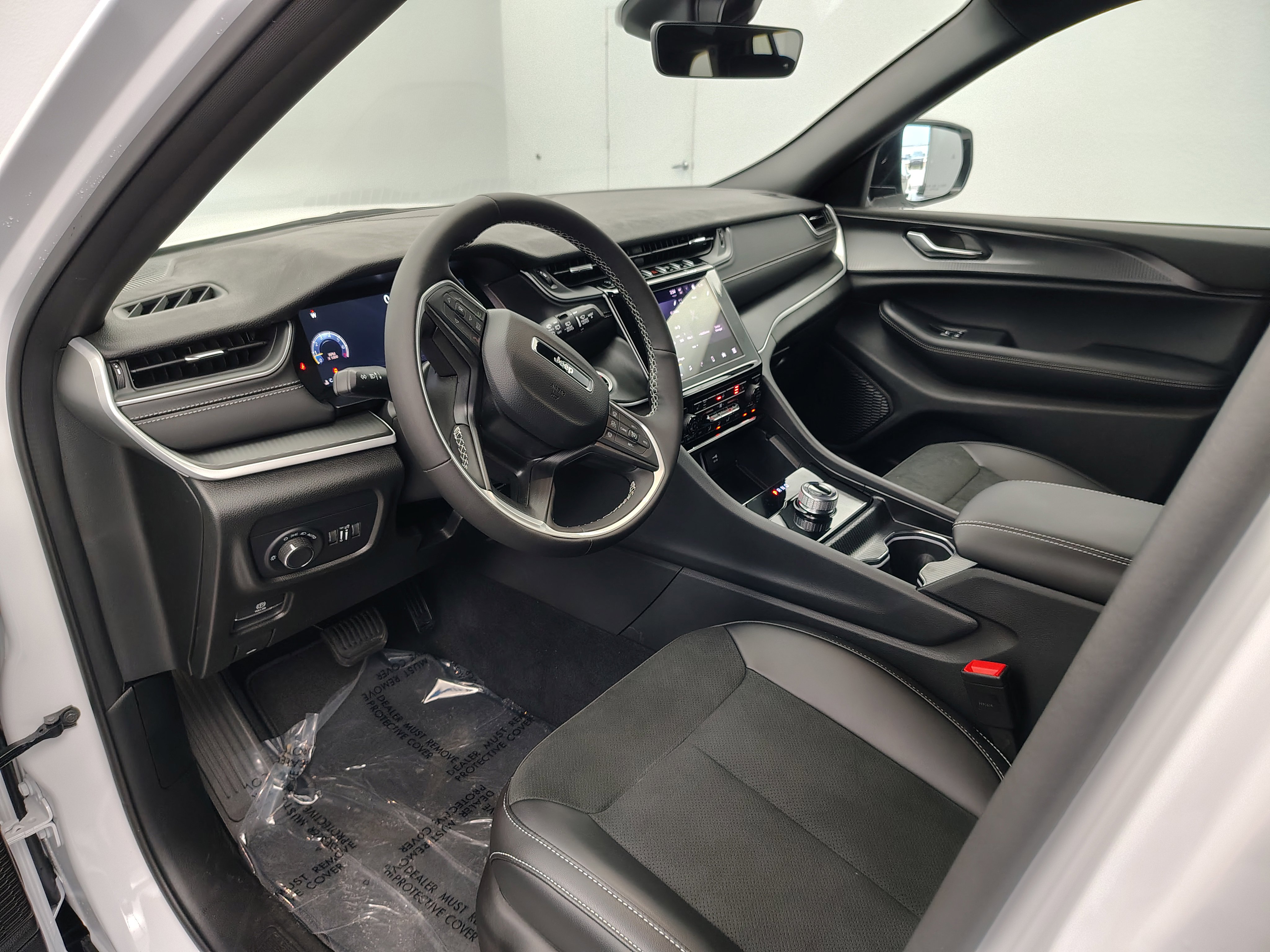 New 2025 Jeep Grand Cherokee Altitude image 39