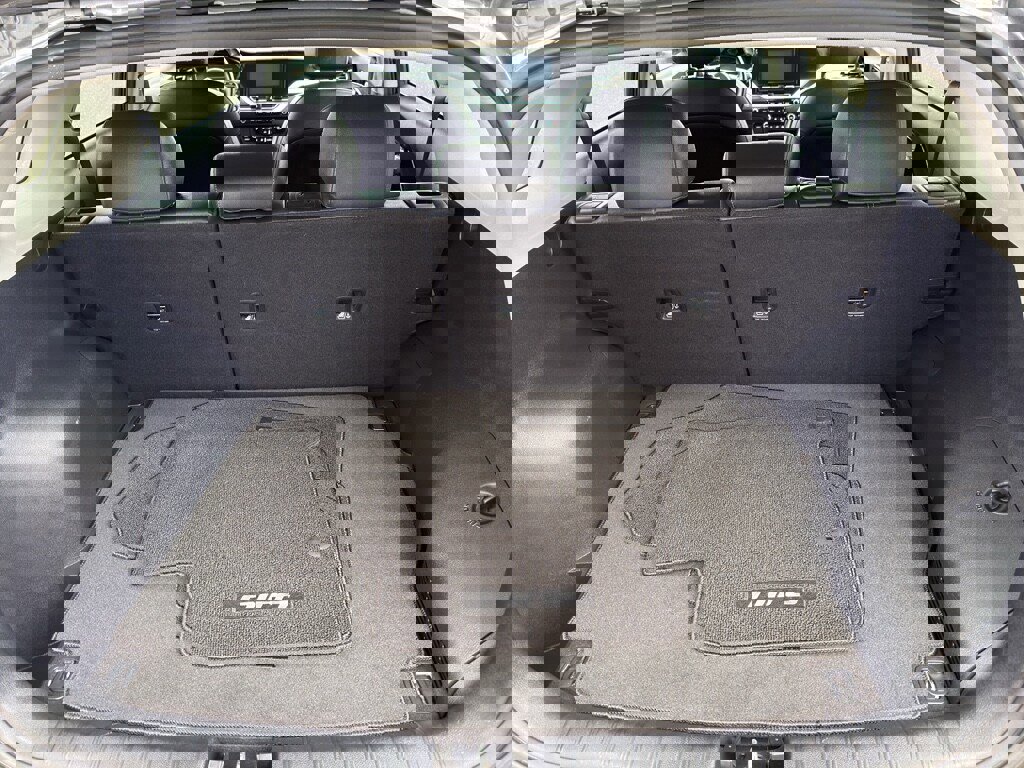 Used 2022 Kia Niro EX image 16