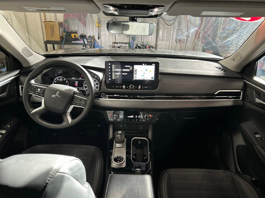 Used 2025 Mitsubishi Outlander SE AWD/4WD image 12
