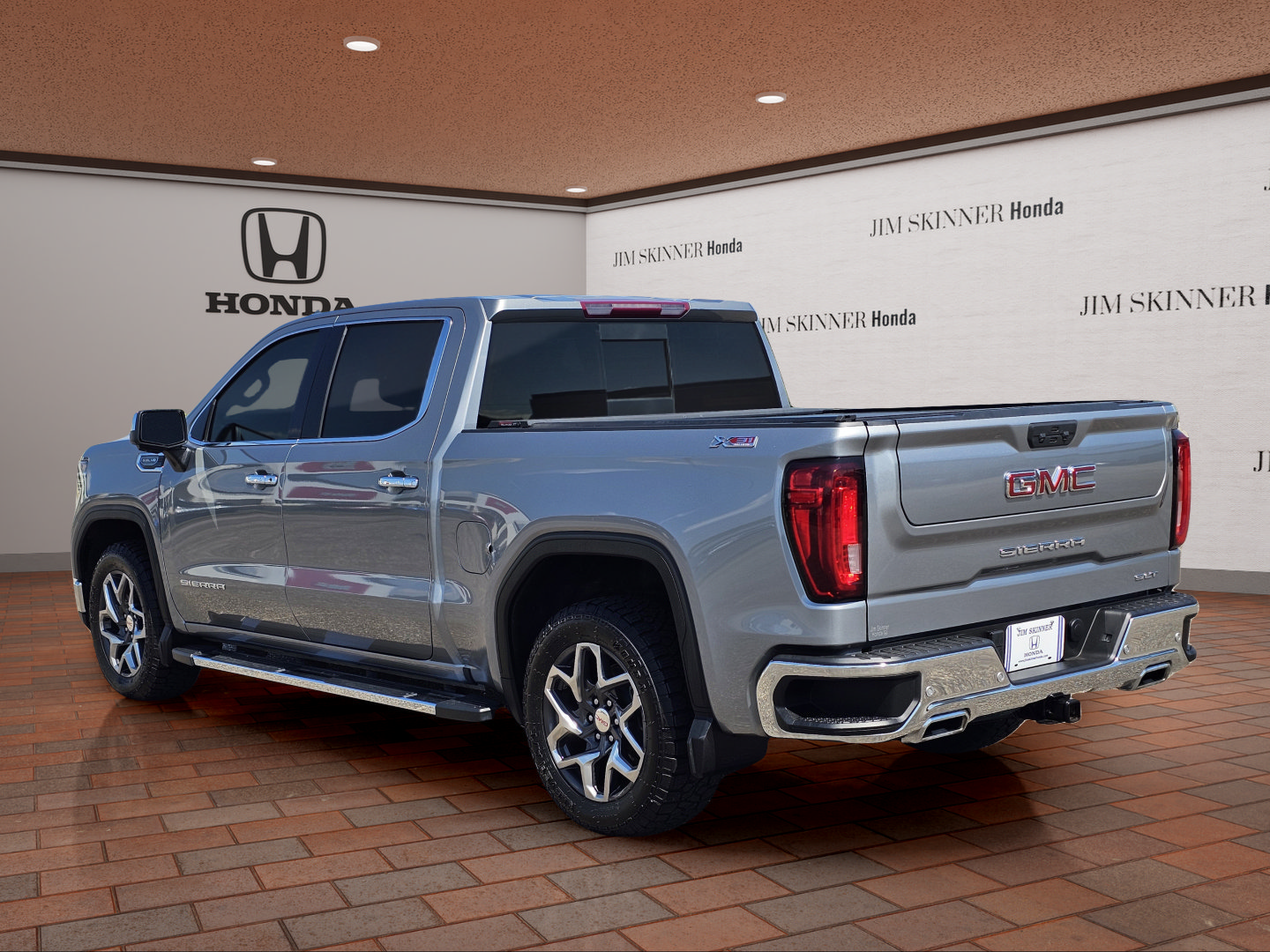 Used 2023 GMC Sierra 1500 SLT w/ SLT Premium Plus Package AWD/4WD image 14